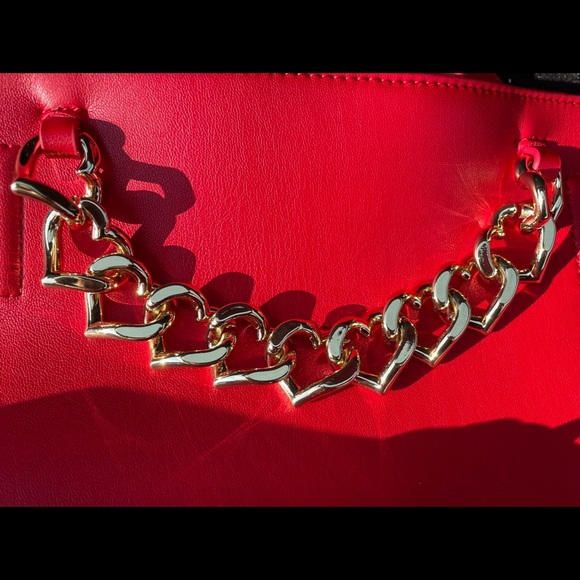 Love Moschino Signature Red Heart Chain Handbag - Picture 13 of 16